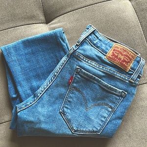 Gently Worn Levi Skinny Leg Jean